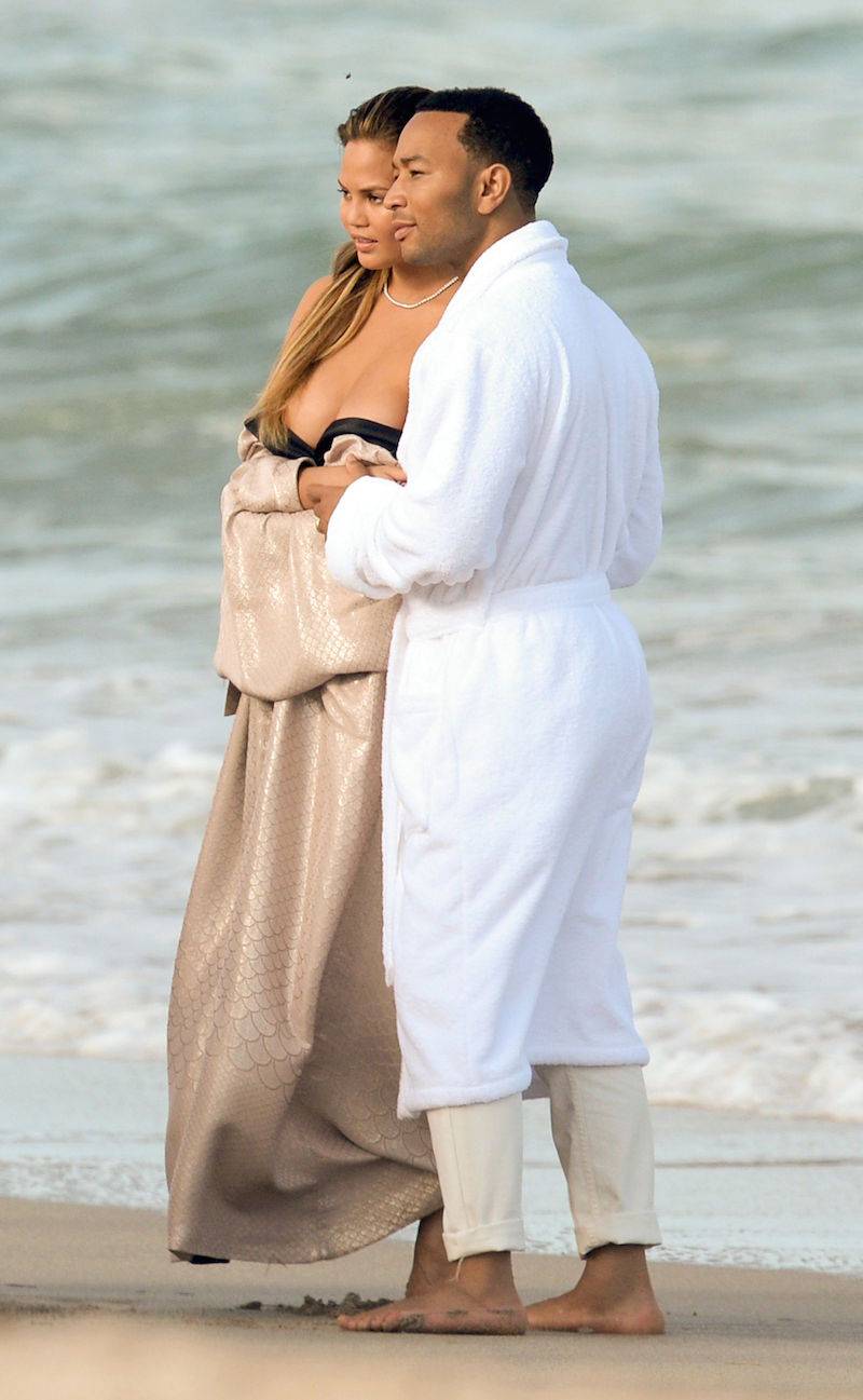 Topless Chrissy Teigen Tijdens Shoot Miami Beach Vk Magazine